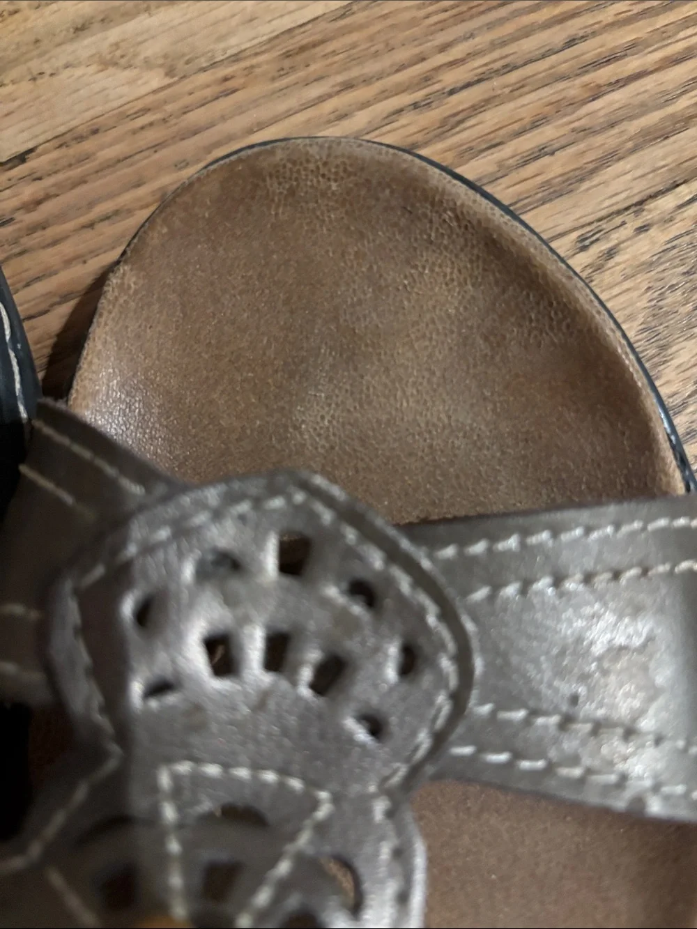 Clarks Metallic Bronze/Pewter Floral Bead Slide Sandals, Sz 8 GREAT CONDITION